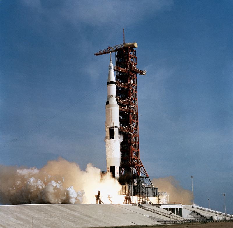 Illustration for article titled Amazing photos from NASA's vaults show how they assembled Apollo 11